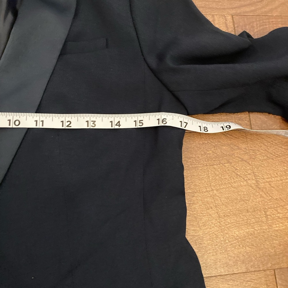 Banana Republic Classic Navy Blazer w/ Satin Lapel Business Chic Women’s 4P NWT - Picture 10 of 12